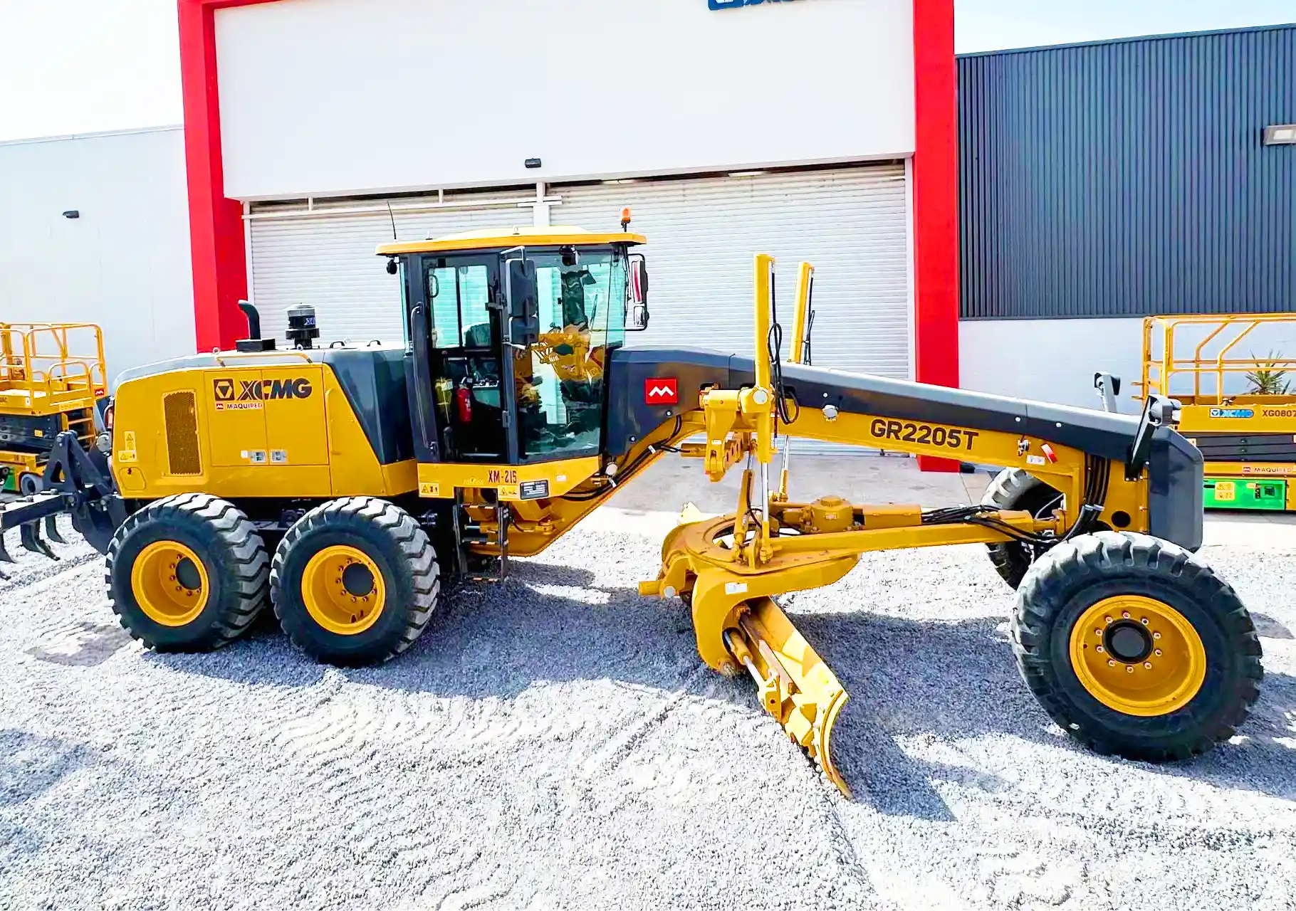 01 Motoniveladora GR2205T