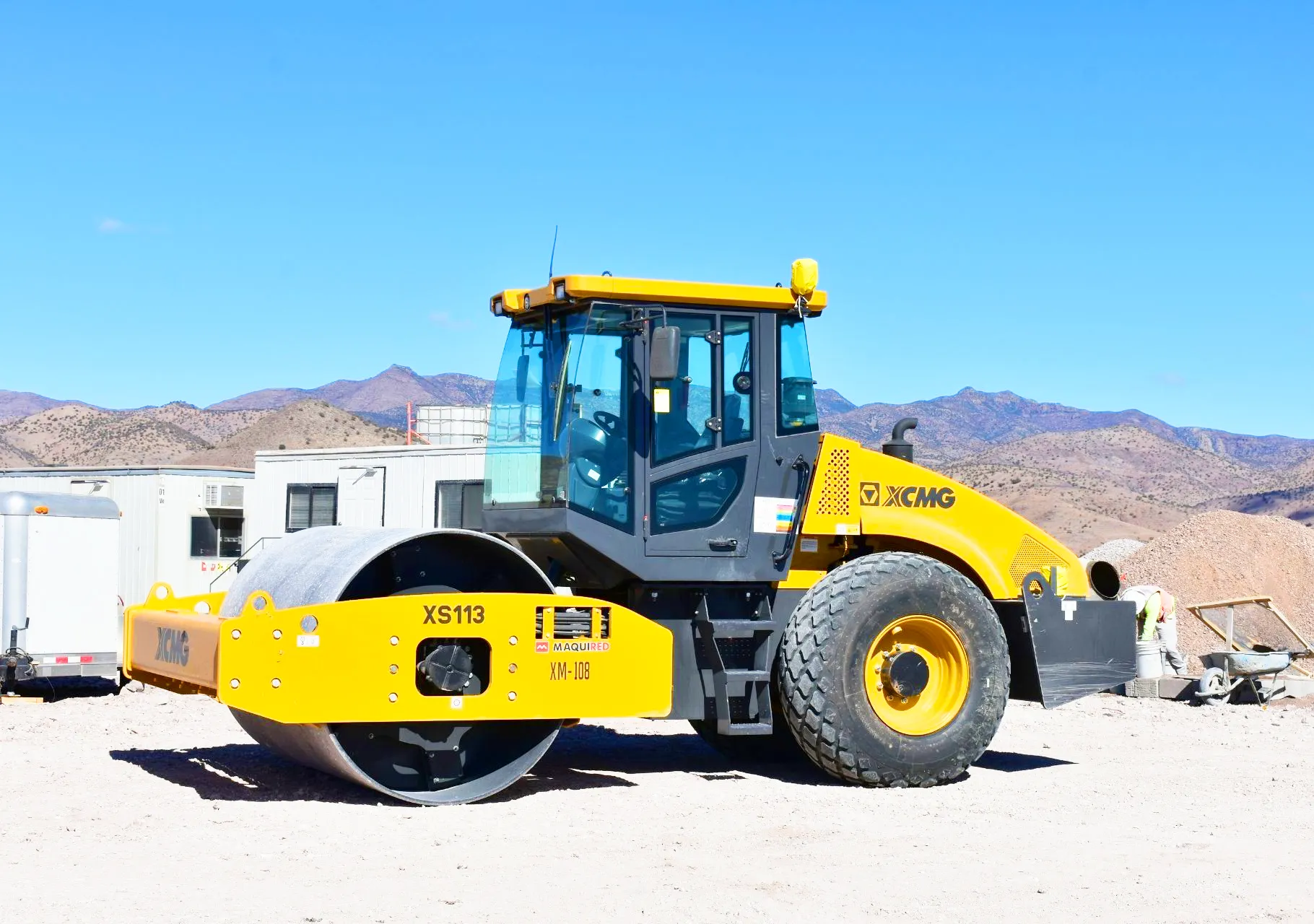 01 Vibrocompactador XS113