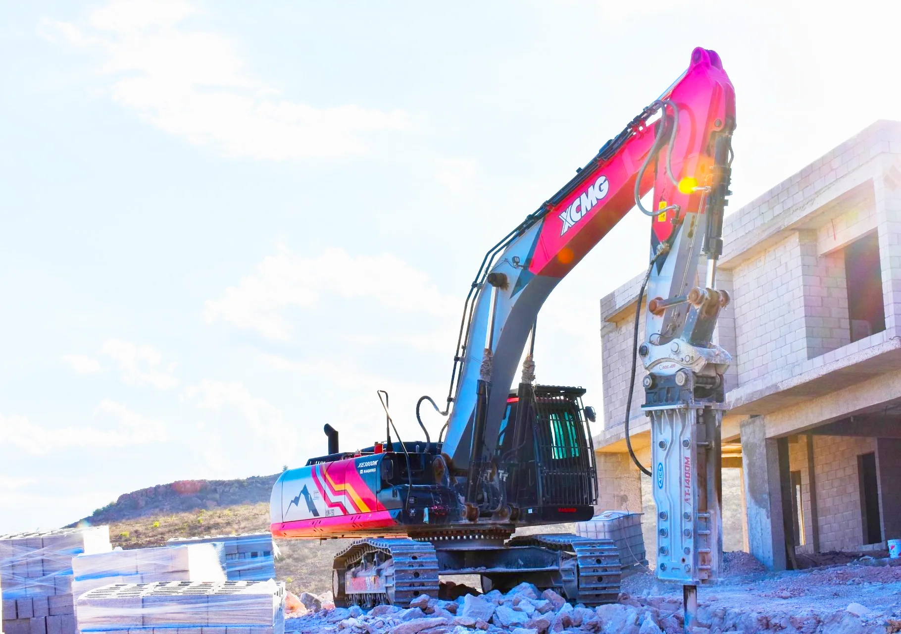 02 Excavadora XE380DK