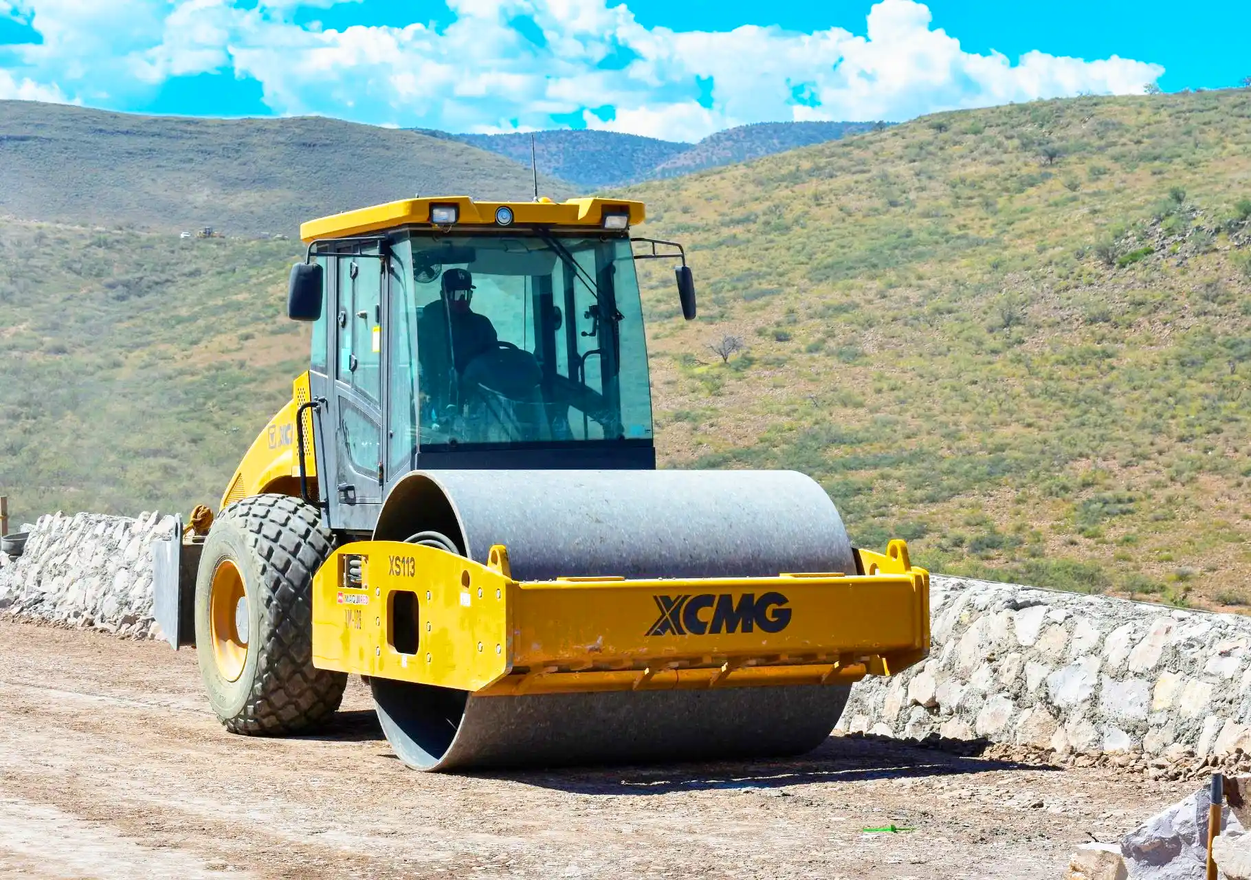 02 Vibrocompactador XS113